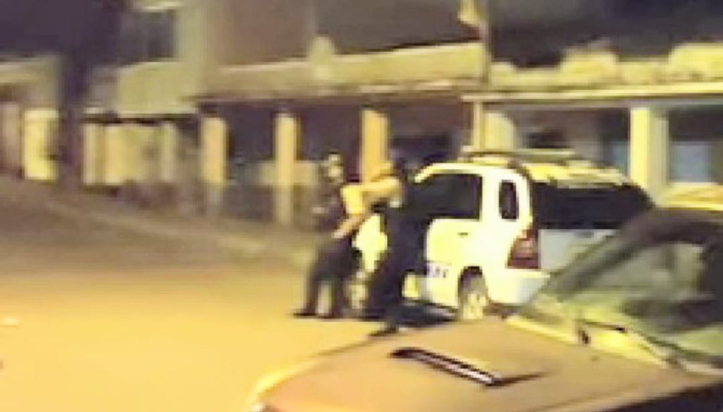 El atentado ocurrió por las inmediaciones del parque central.