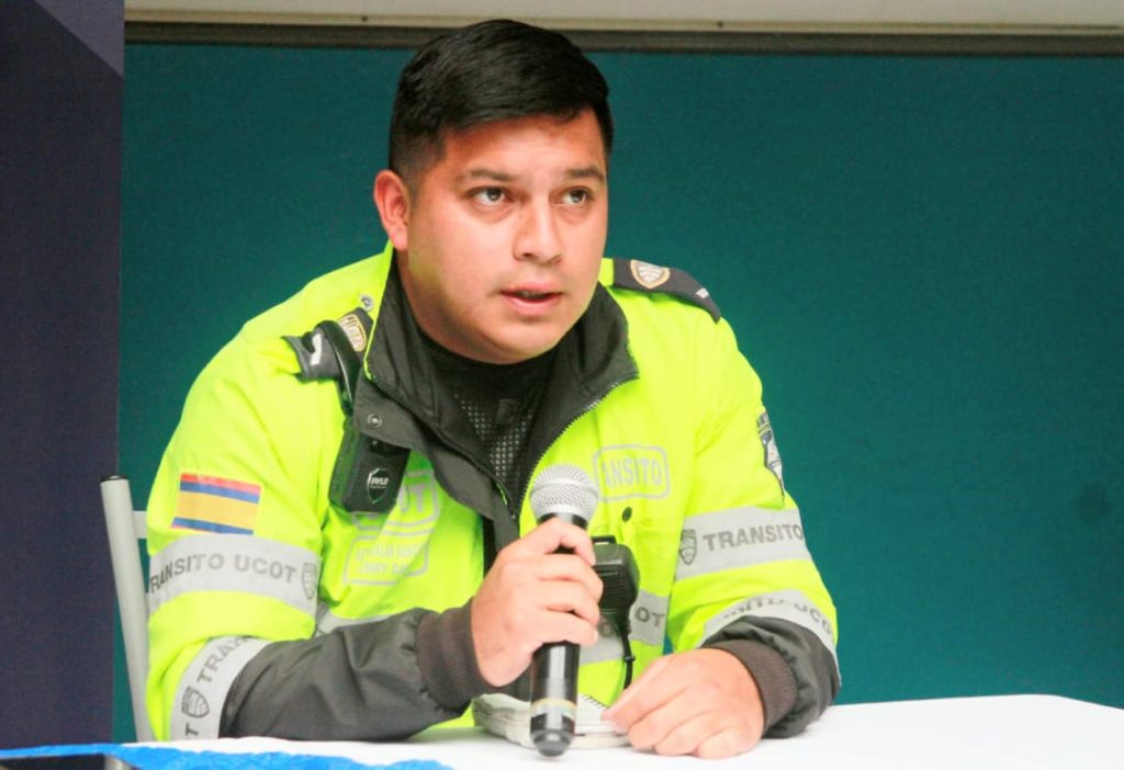 Henry Gualán Sánchez, agente civil de la Unidad de Control Operativo de Tránsito.