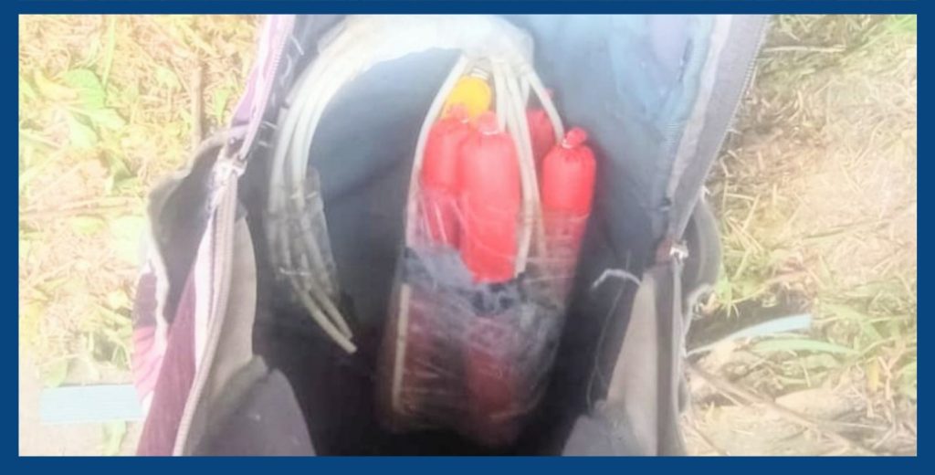 A las 11:00 se encontró ese bolso que contenía ese material explosivo.