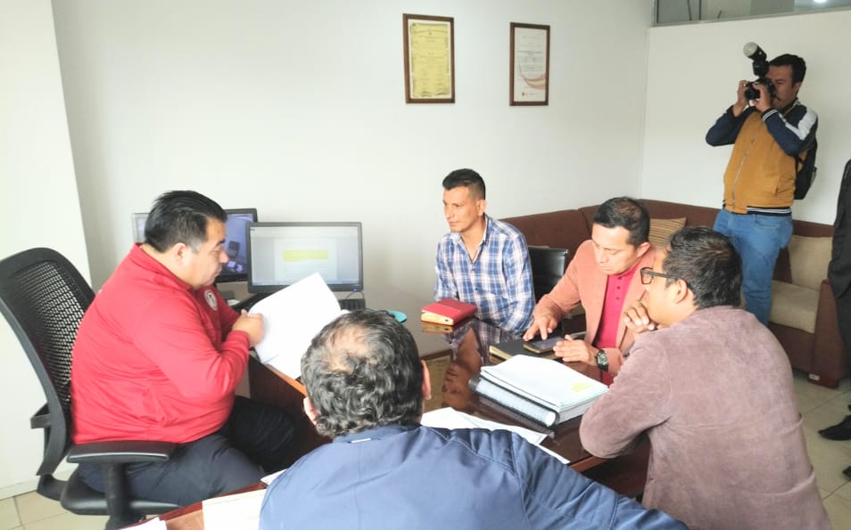 A las 11:45 Tulio Namicela Saavedra llegó a las instalaciones de los casacas rojas.