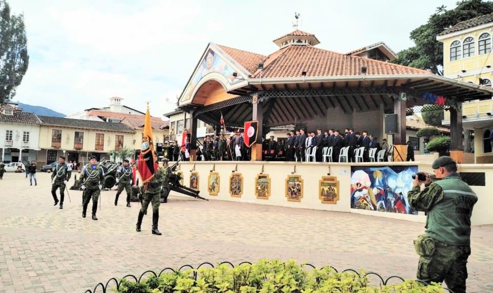 A las 10:00 se realizó la ceremonia castrense.