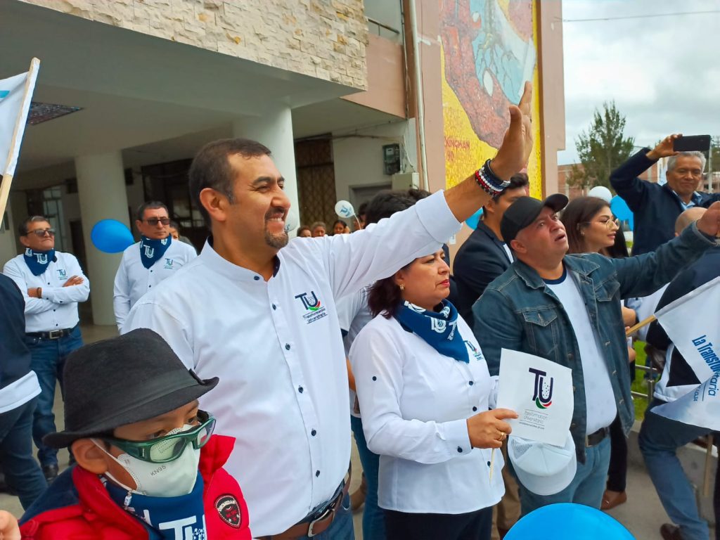 Nikolay Aguirre, momentos previos a la inscripción de su candidatura.