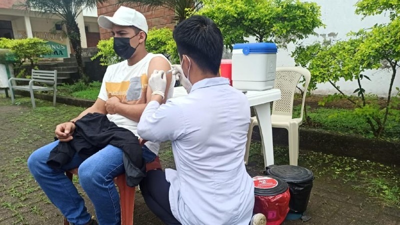 Según las autoridades de Salud, la vacunación ha sido clave para detener el avance de la pandemia.