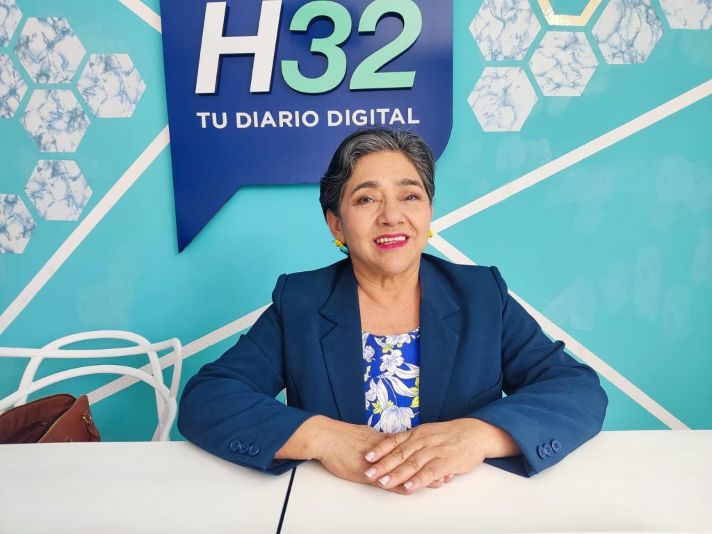 Esperanza Cuenca Jiménez informa que son 187 las ramas artesanales.