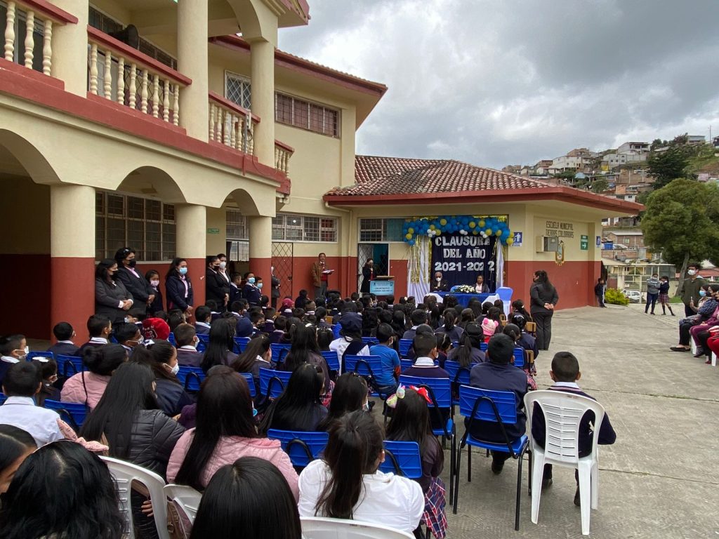 Escuela Municipal, Loja, bodas de plata, directora Mercy Carmen Quinde, ciudadela Víctor Emilio Valdivieso, Tierras Coloradas