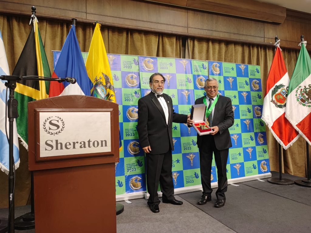 El profesional, Oswaldo Aguirre Valdivieso, fue homenajeado a través de un acto público.