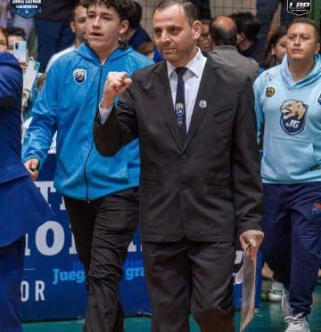 Miguel ‘Chipi’ Bustos dirigió desde el principio al quinteto lojano.