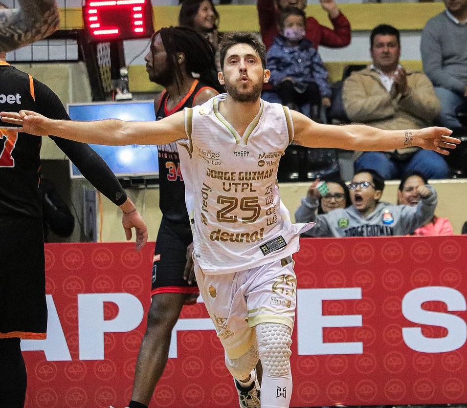 El elenco lojano pudo remontar y conseguir una victoria.