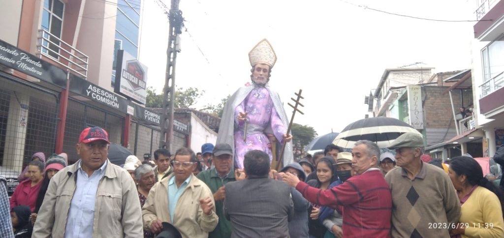 Se realizó una procesión por las calles de la parroquia urbana de Loja.