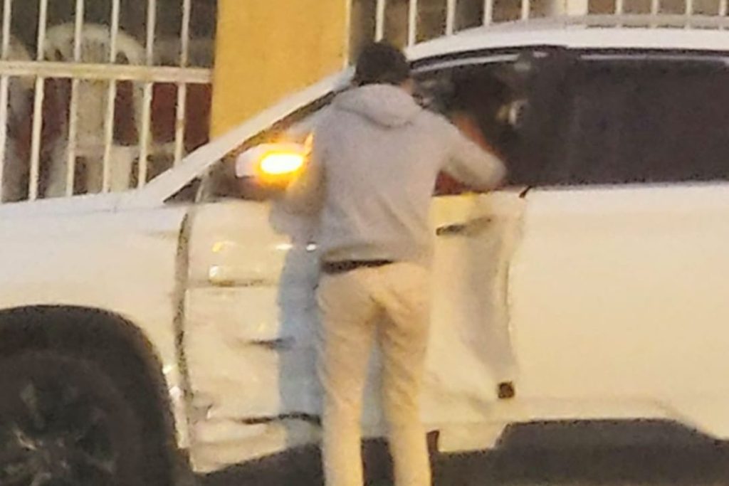 En media calle quedaron los vehículos varados.