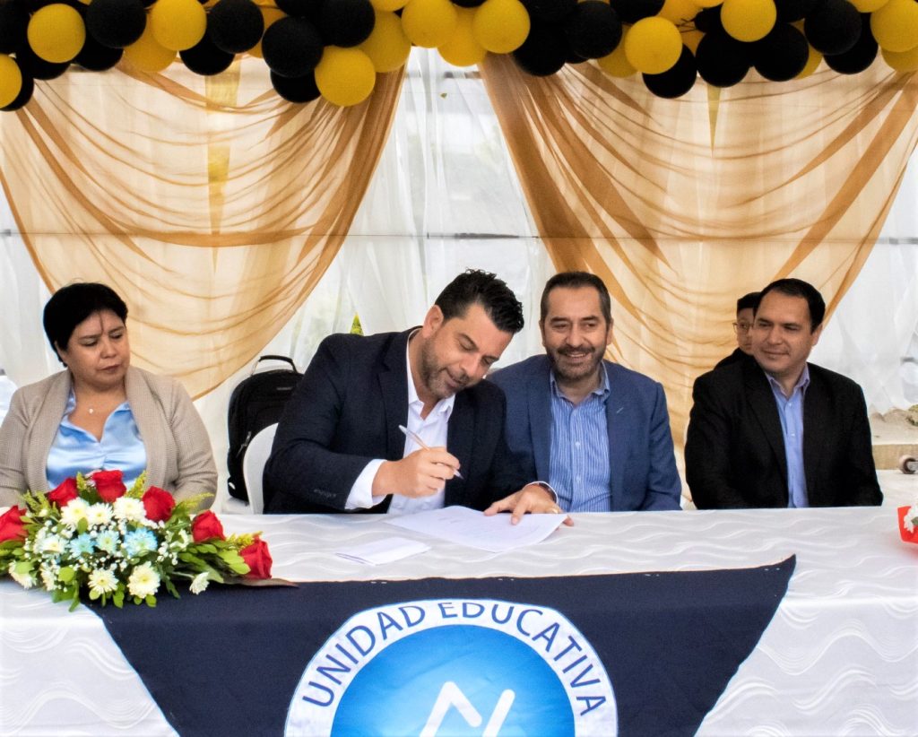 Se desarrolló un evento para cristalizar el ofrecimiento.