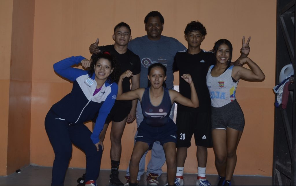 Es parte del equipo que están preparándose para las citas internacionales.