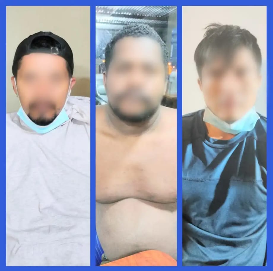 Tres de los cuatro ciudadanos detenidos el sábado 15 de enero de 2022. (fotografía de archivo)