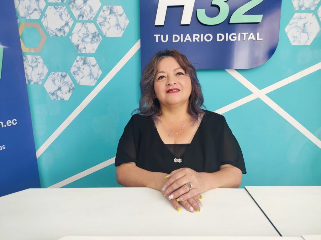 María del Rocío Buele Ramírez, presidenta de la Asaplo, dice que 150 artistas activan al momento, aunque los registrados sobrepasan los mil.