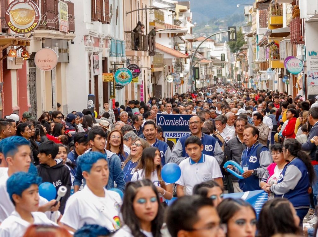 El último viernes, 2 de junio de 2023, hubo un masivo recorrido por las calles de la ciudad de Loja. (Fotografía cortesía Javier Aguilar)