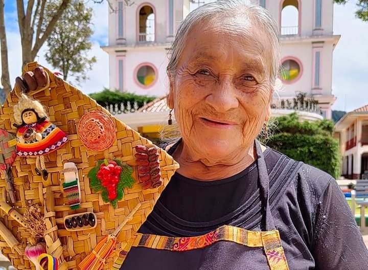 Fue muy popular en las redes sociales donde dio consejos de gastronomía a sus seguidores.