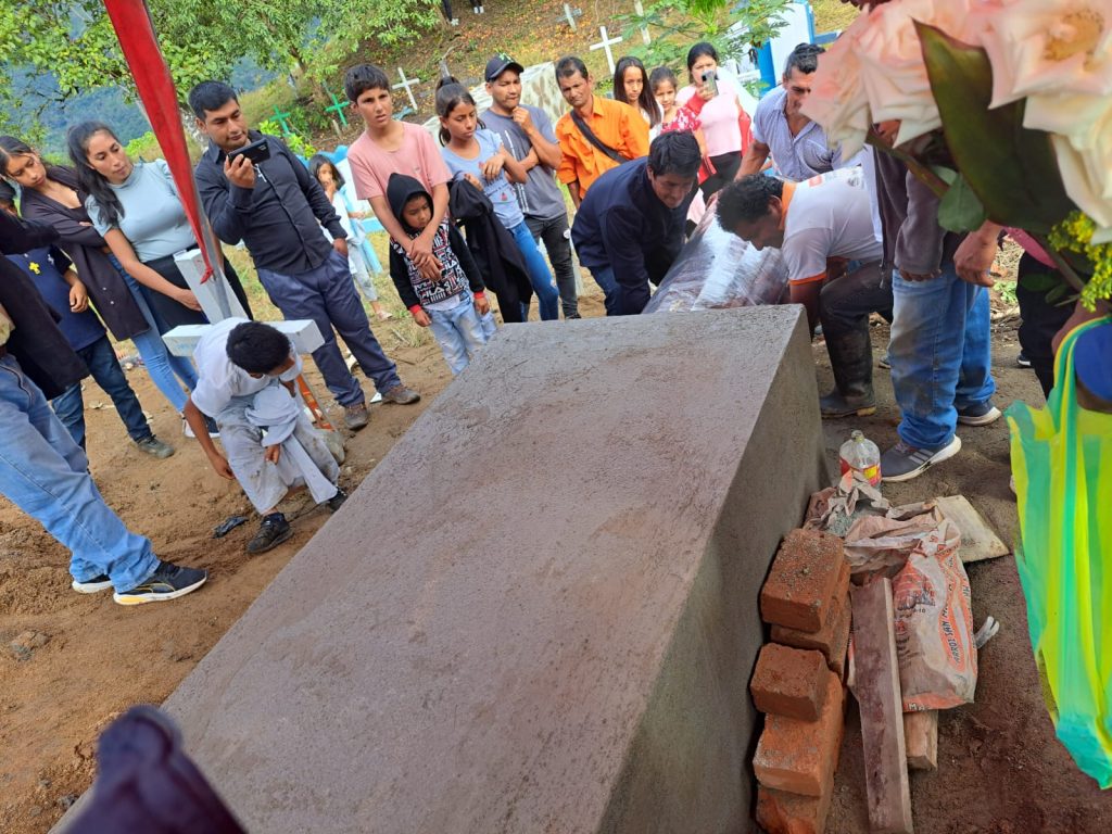 El sepelio se cumplió en el cementerio del barrio San Agustín.