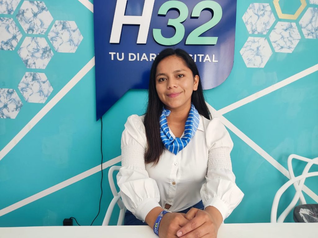 Dayana Priscila Pucha Morocho, candidata principal a asambleísta por Loja, por la alianza Claro que se puede. Es parte del colectivo Somos Agua, cuyo líder es Yaku Pérez.