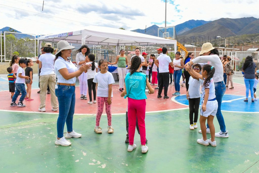 Activamente participaron los niños.