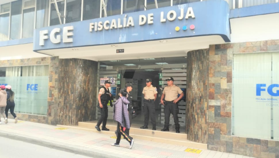 Ayer, a la Fiscalía Provincial de Loja acudió la funcionaria pública.