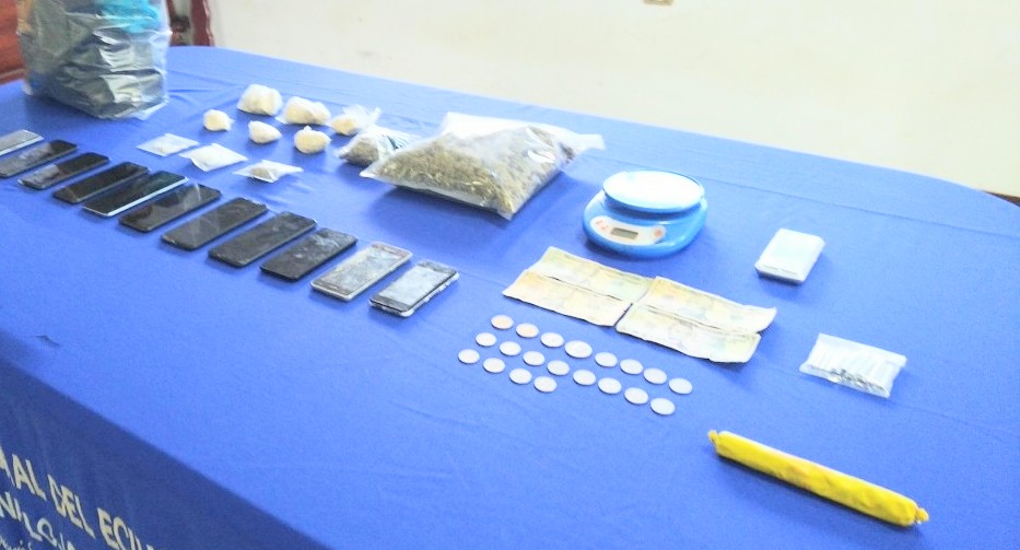 En el operativo que se realizó desde la noche del martes y madrugada de ayer se decomisó droga y explosivos.