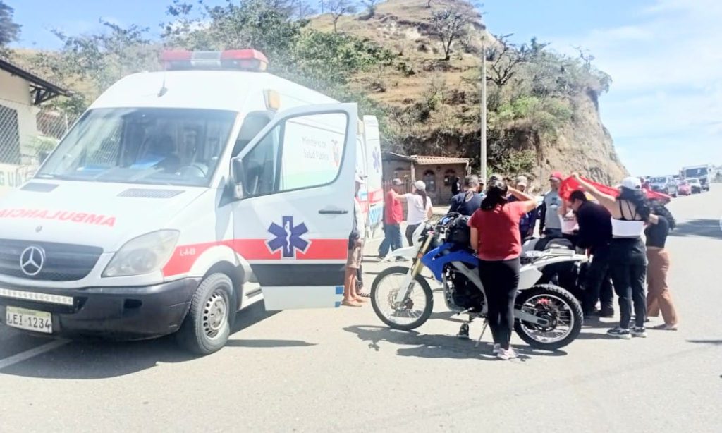 El conductor de la motocicleta resultó herido.