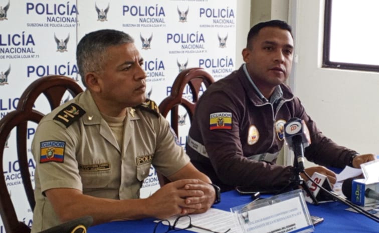 Roberto Campoverde Carrión (der.) junto a Diego Gualán Silva.