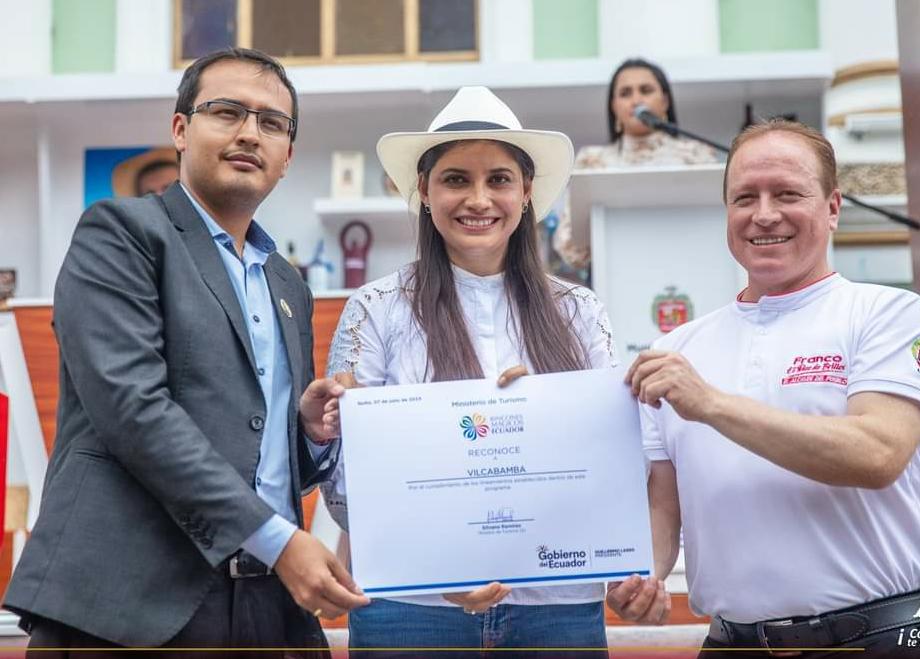 En el parque Central se realizó la entrega formal del documento.