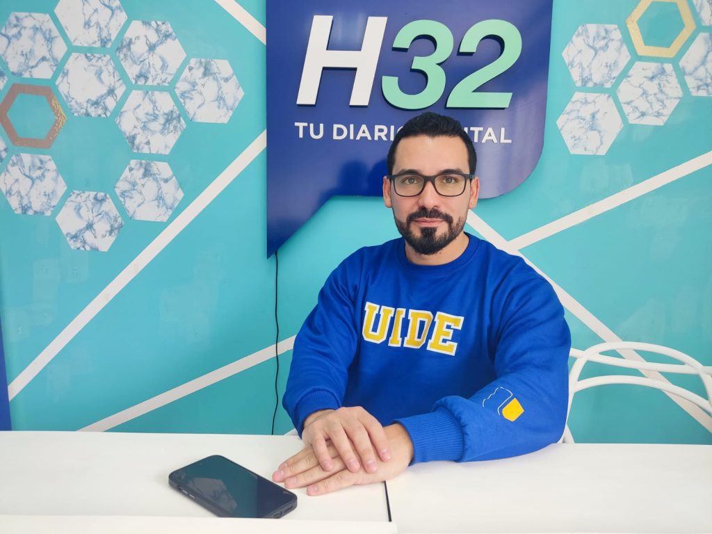 El pro-rector, Pablo Ruiz Aguirre, invita a los jóvenes a ser parte de la UIDE-Loja, donde se brinda una educación para el siglo XXI.
