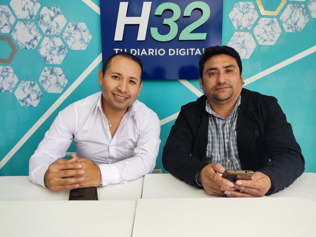 José Espinoza Sarango, gestor cultural, y Osmar Vásquez Ayora, director, invitan a la ciudadanía lojana a acudir al acto de este viernes.