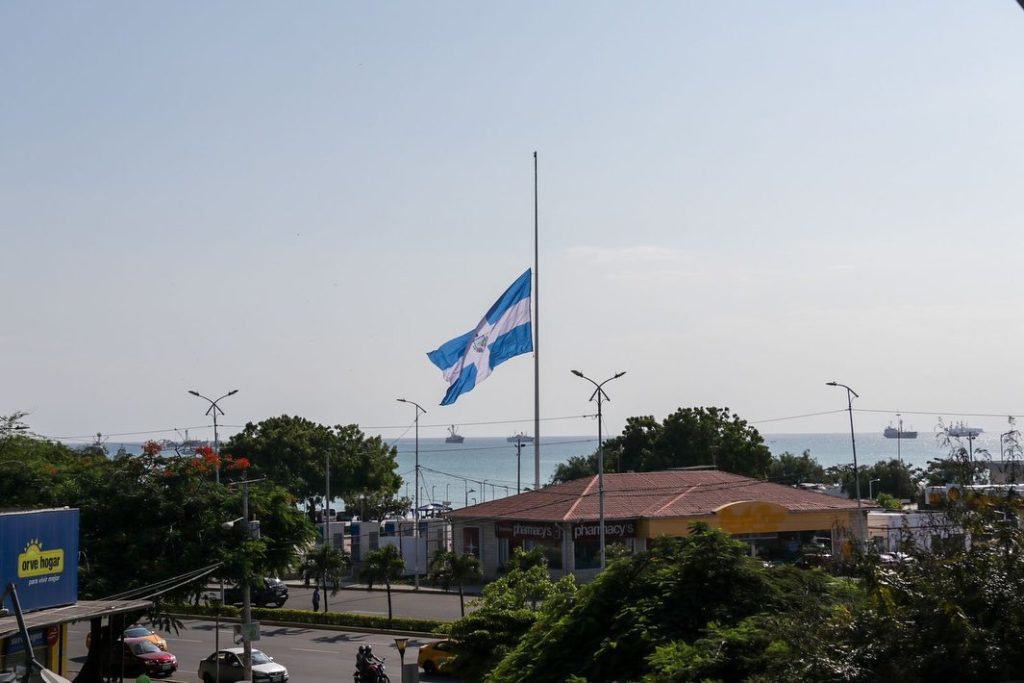 El Concejo Cantonal de Manta resolvió declarar tres días de luto.