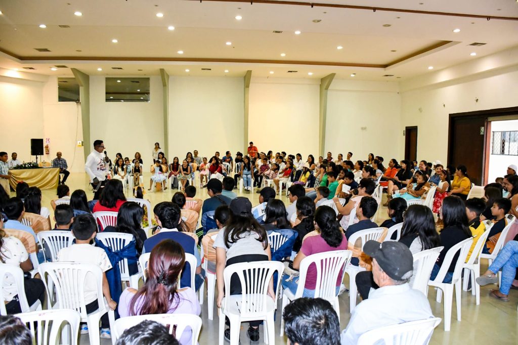 Con una gran presencia de personas se desarrolló el cierre del evento.