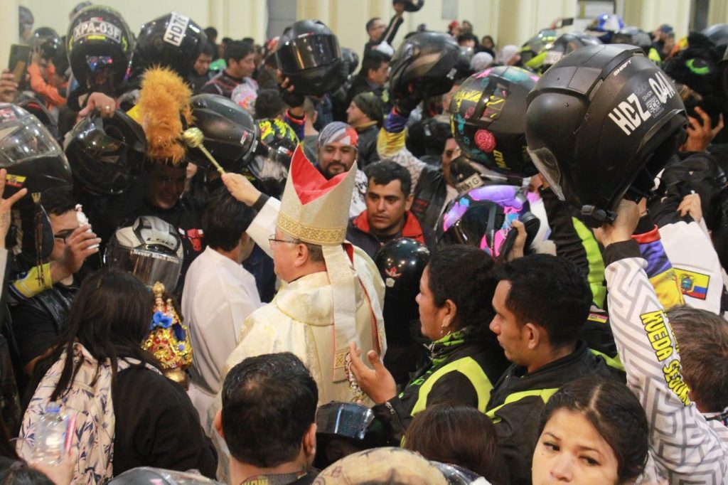 El Santuario quedó pequeño para la gran cantidad de personas que acudieron.