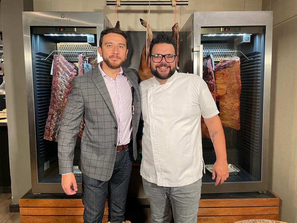 Pablo Jiménez Gerente de Marketing y Luis Maldonado, Chef de Restaurante Tributo.