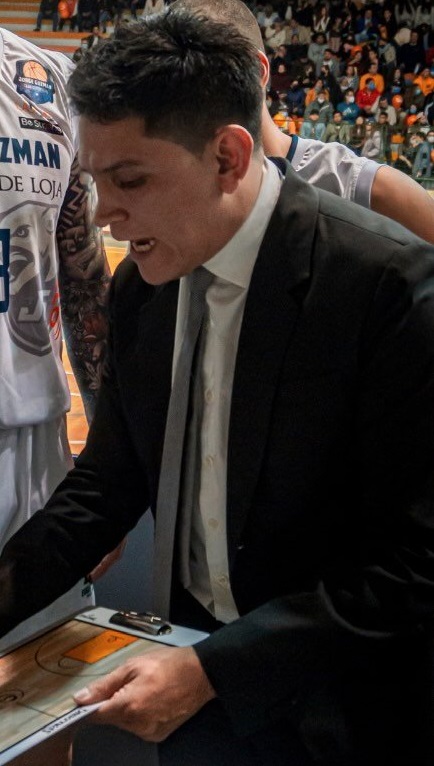 Emmanuel Jaime, entrenador de Importadora Alvarado.