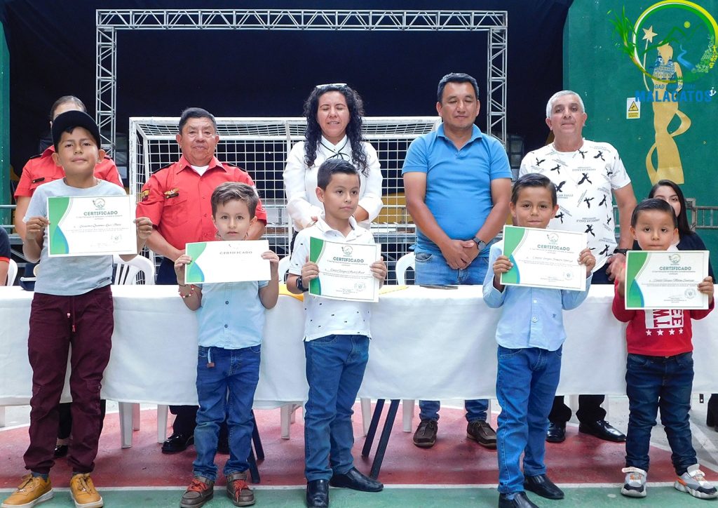 Se entregaron los certificados a los participantes.