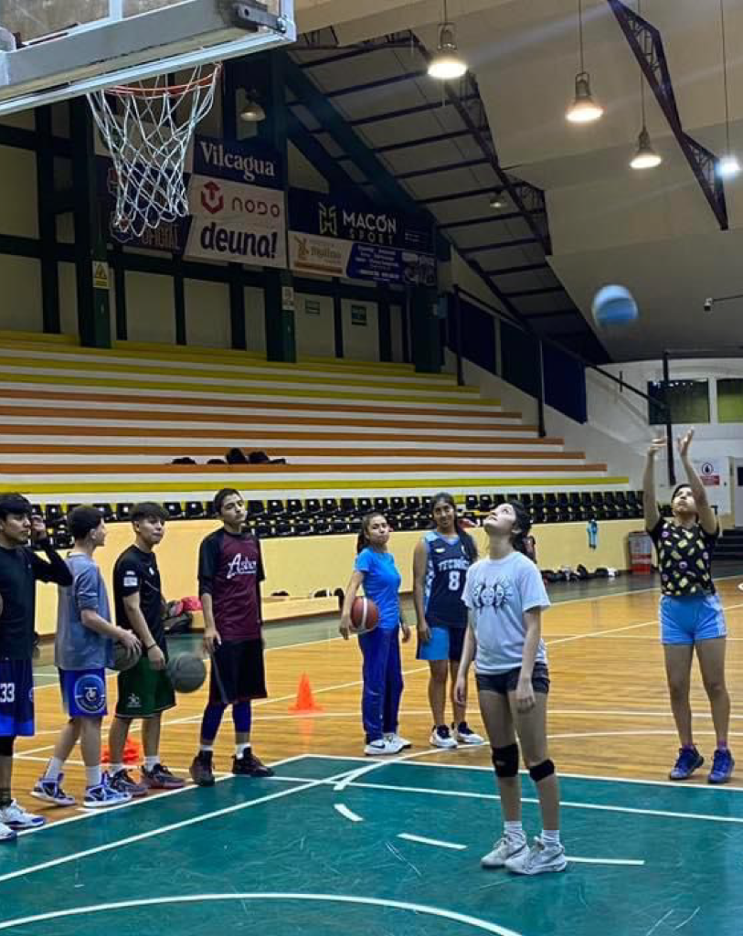 El equipo lojano trabajó arduamente para cumplir con los encuentros.