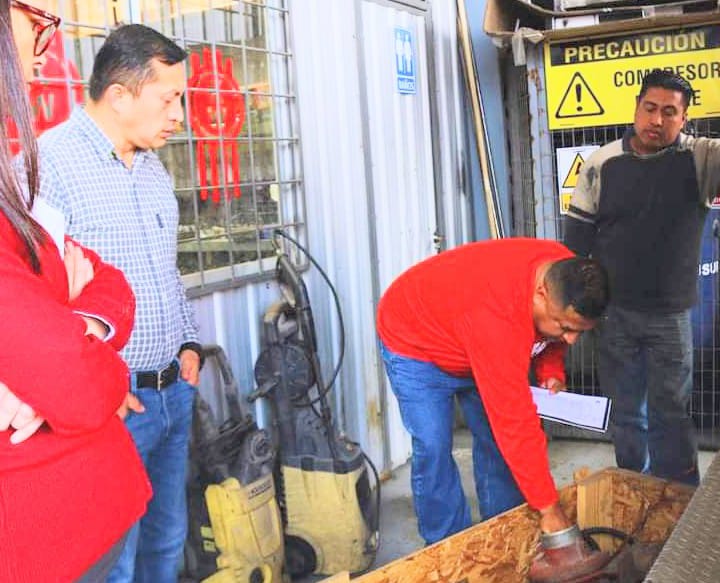 Tulio Namicela Saavedra verificó las condiciones mecánicas de ese vehículo.