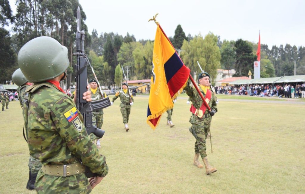 La ceremonia castrense fue en el fuerte militar Abdón Calderón.