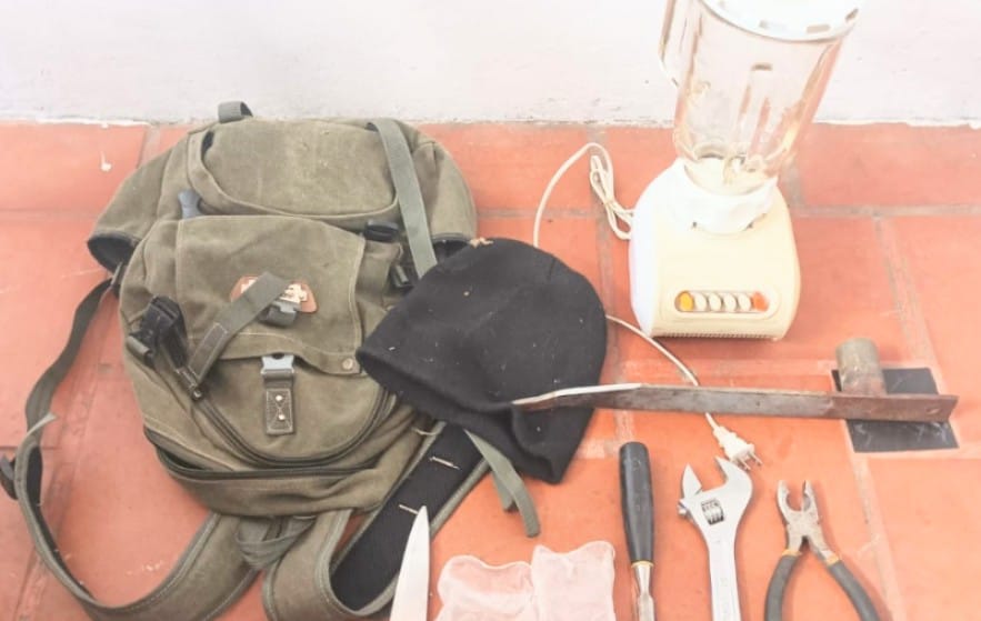 Los objetos que el extranjero robó de esa vivienda. (fotografía de archivo)