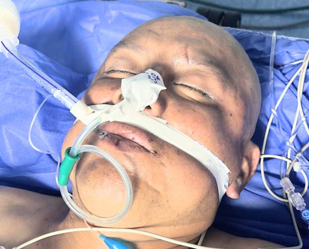 Está en el Servicio de Emergencias de esa casa de salud.