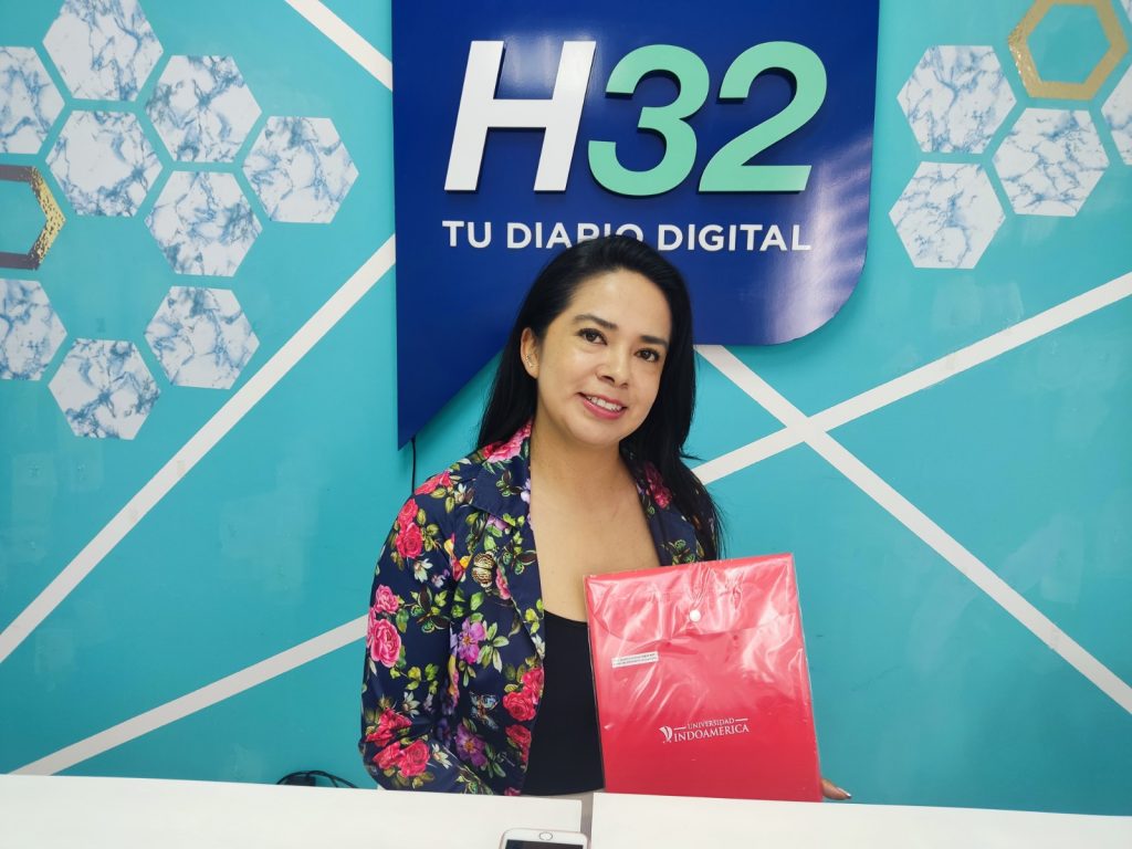 La coordinadora, Angélica María Vintimilla García, informa que la entidad educativa está presente en el país 37 años y que trabaja a nivel de centros de información.