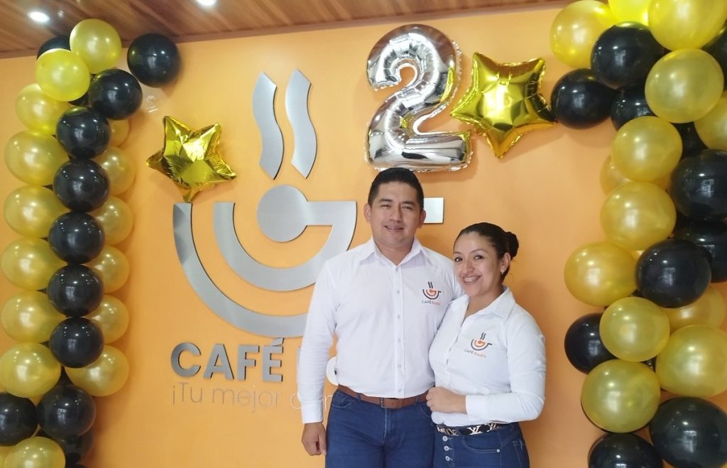 Paúl Ortiz y Nancy Capa están al frente de Café Radio desde su creación.