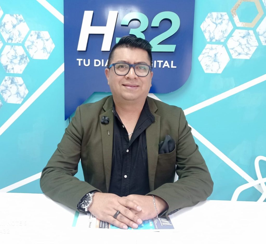 Alex Fernández director académico de la Academia de inglés "Easy English" y presidente de la Asociación Nacional de Profesores de Lenguas Extranjeras del Ecuador desde enero del presente año.