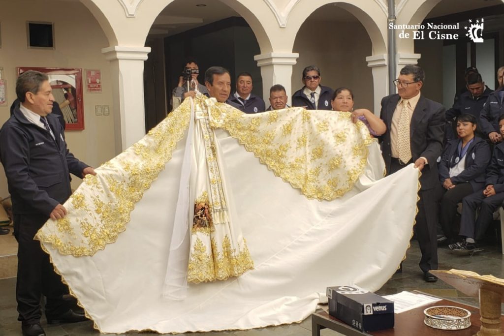 Los presentes fueron recibidos por el rector del Santuario, padre Sócrates Chinchay Cuenca.