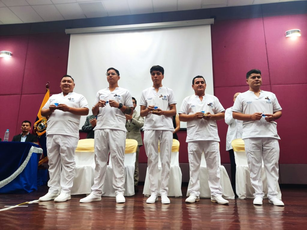 La incorporación de los enfermeros se realizó mediante una ceremonia especial.