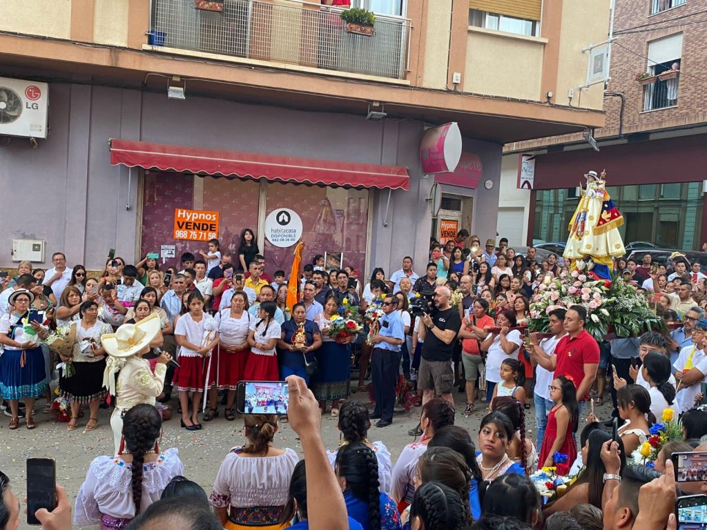 El evento religioso y cultural reunió a varios residentes en la ciudad española.