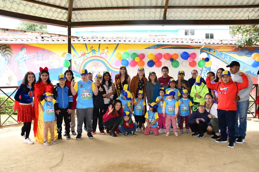 Los participantes recibieron para el efecto camisetas, gorras y bolsos identificativos.