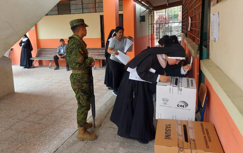 Las religiosas también ejercieron su derecho al voto.