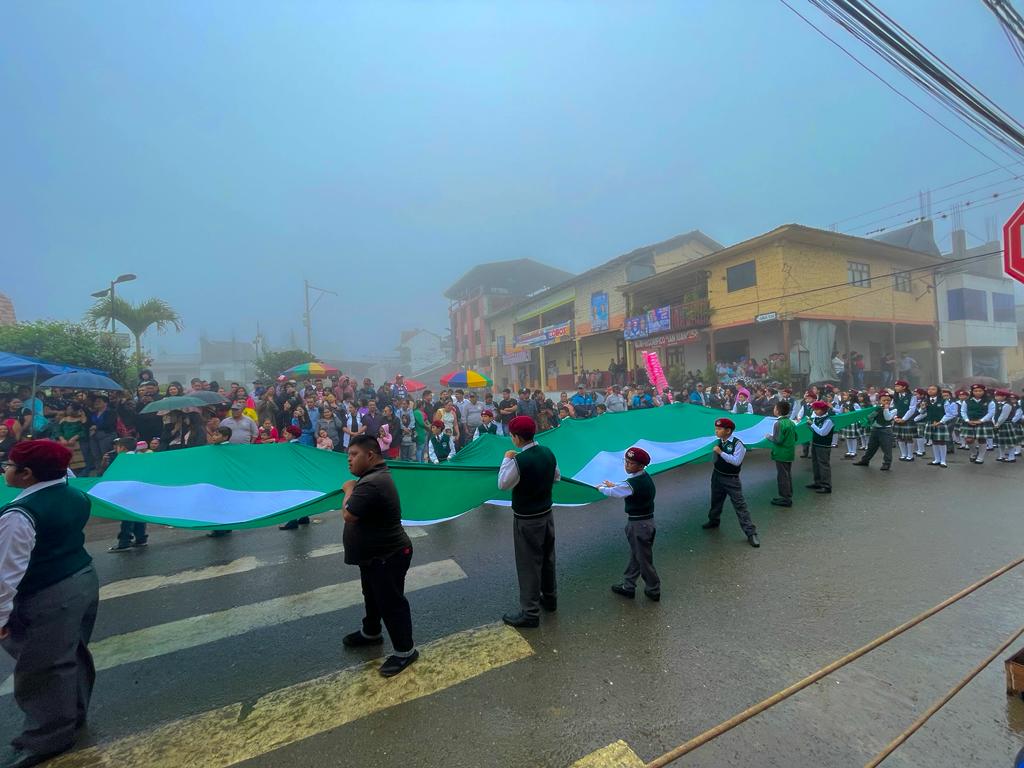 Se desarrolló un desfile y sesión solemne como parte de las fiestas centrales.